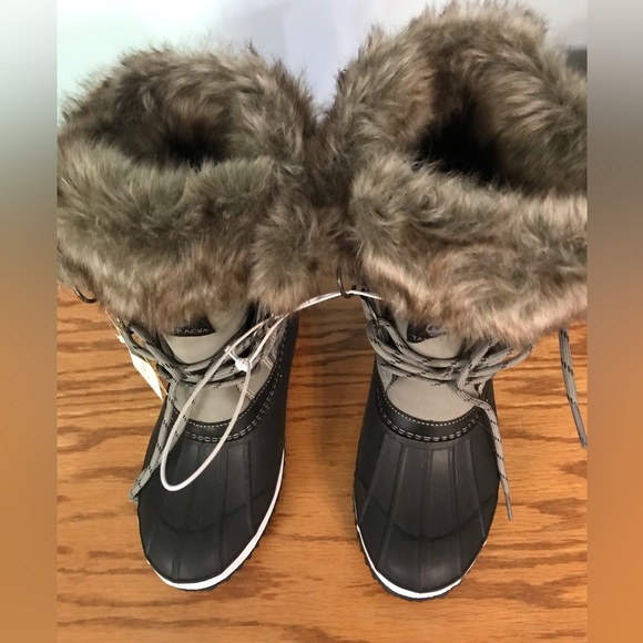 Tamarack Shoes - New!  Women’s Boots! Size 9.  NWT!